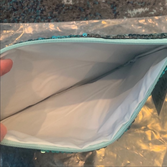 Aqua/Silver Sequin Wet-Dry Wristlet/Bag. 2-way sequins. 12.5” x 8.5” - Picture 4 of 6